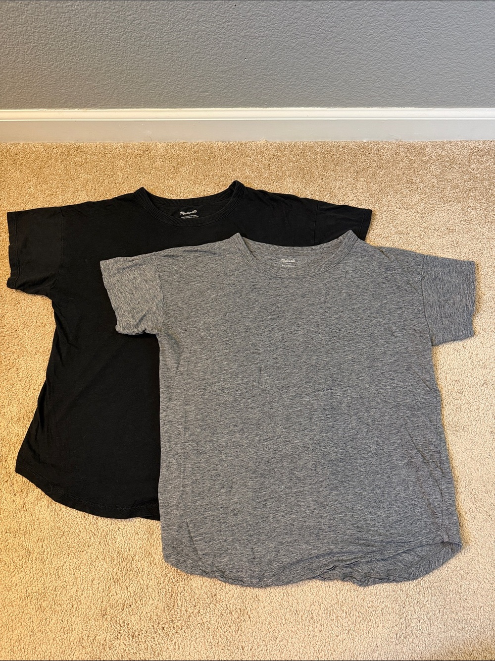 Madewell Women’s Whisper Short Sleeve Tees - Gray & Black Bundle of 2 Smalls